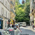 Heart Of Montmartre Cute & Cozy